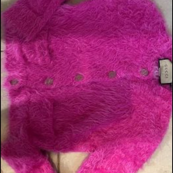 Gucci authentic Pink Shag Knit Cardigan. New. No used. XS - Picture 5 of 10